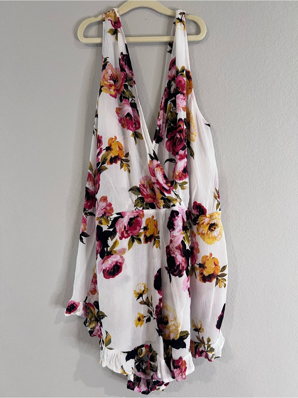 Kendall & Kylie Pac Sun Floral White Romper Medium